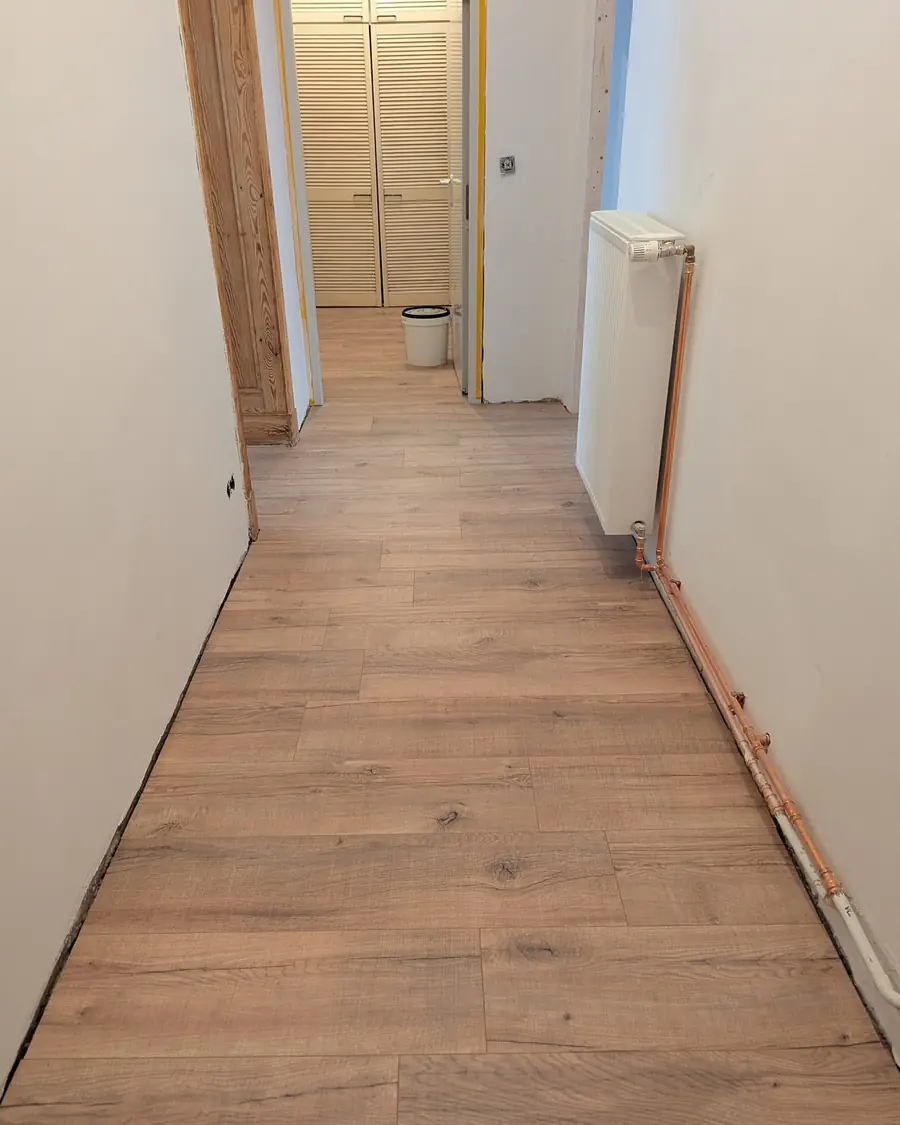 Hausflur einer Altbauwohnung nach der Instandsetzung
