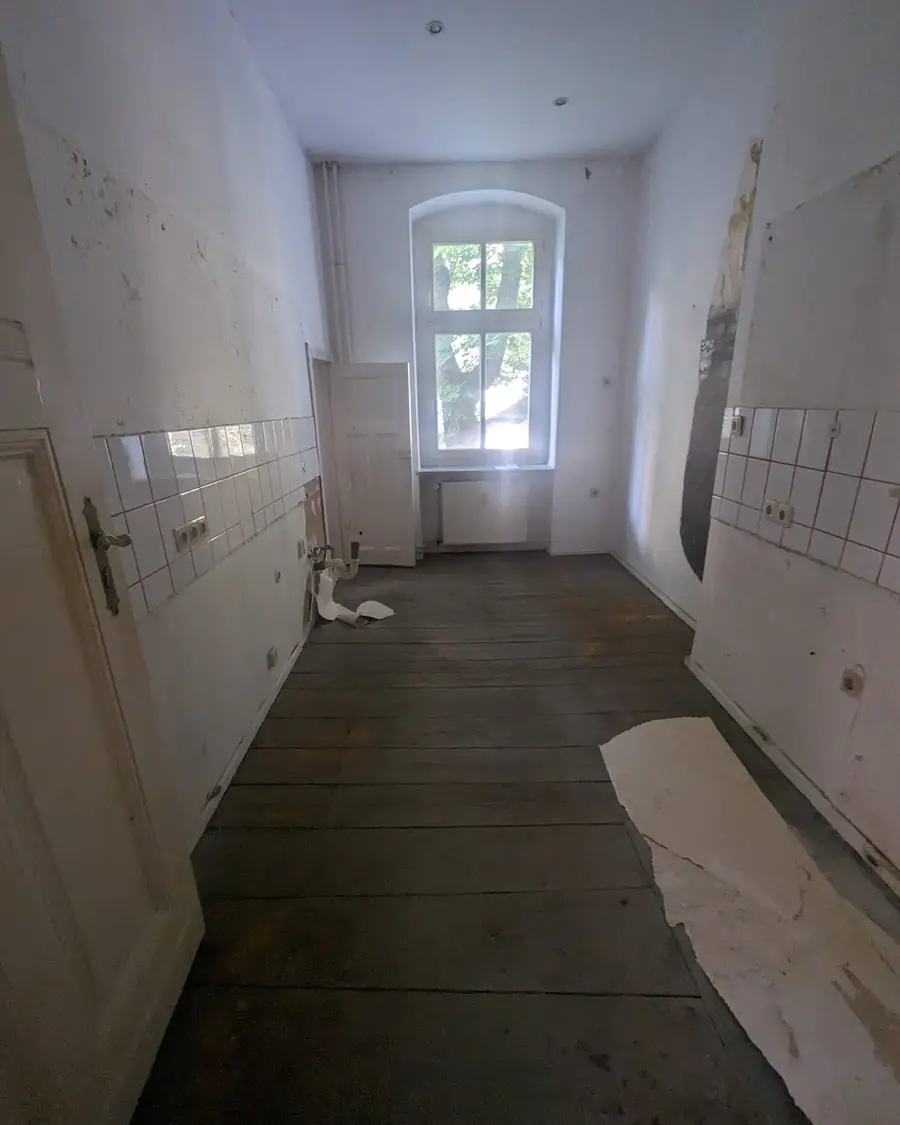 Küche einer Altbauwohnung vor der Sanierung