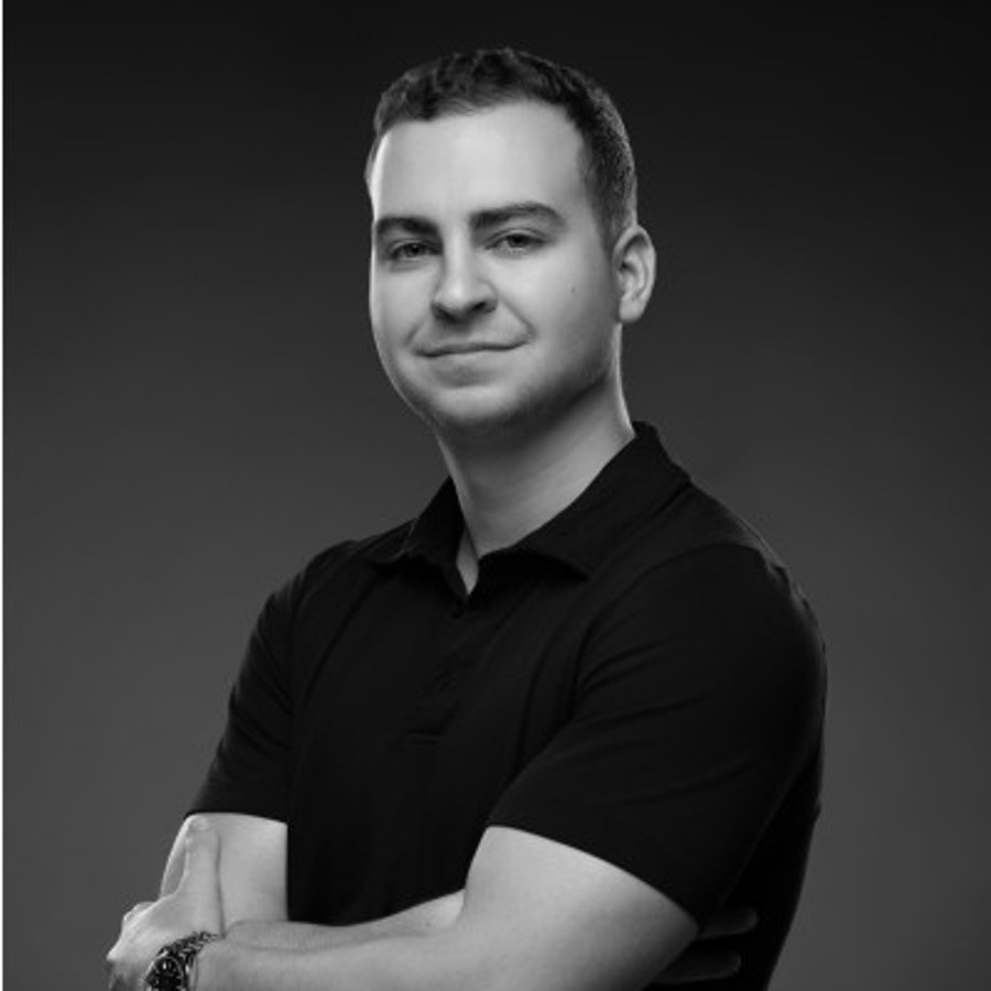 Portrait of Tim Ruscica