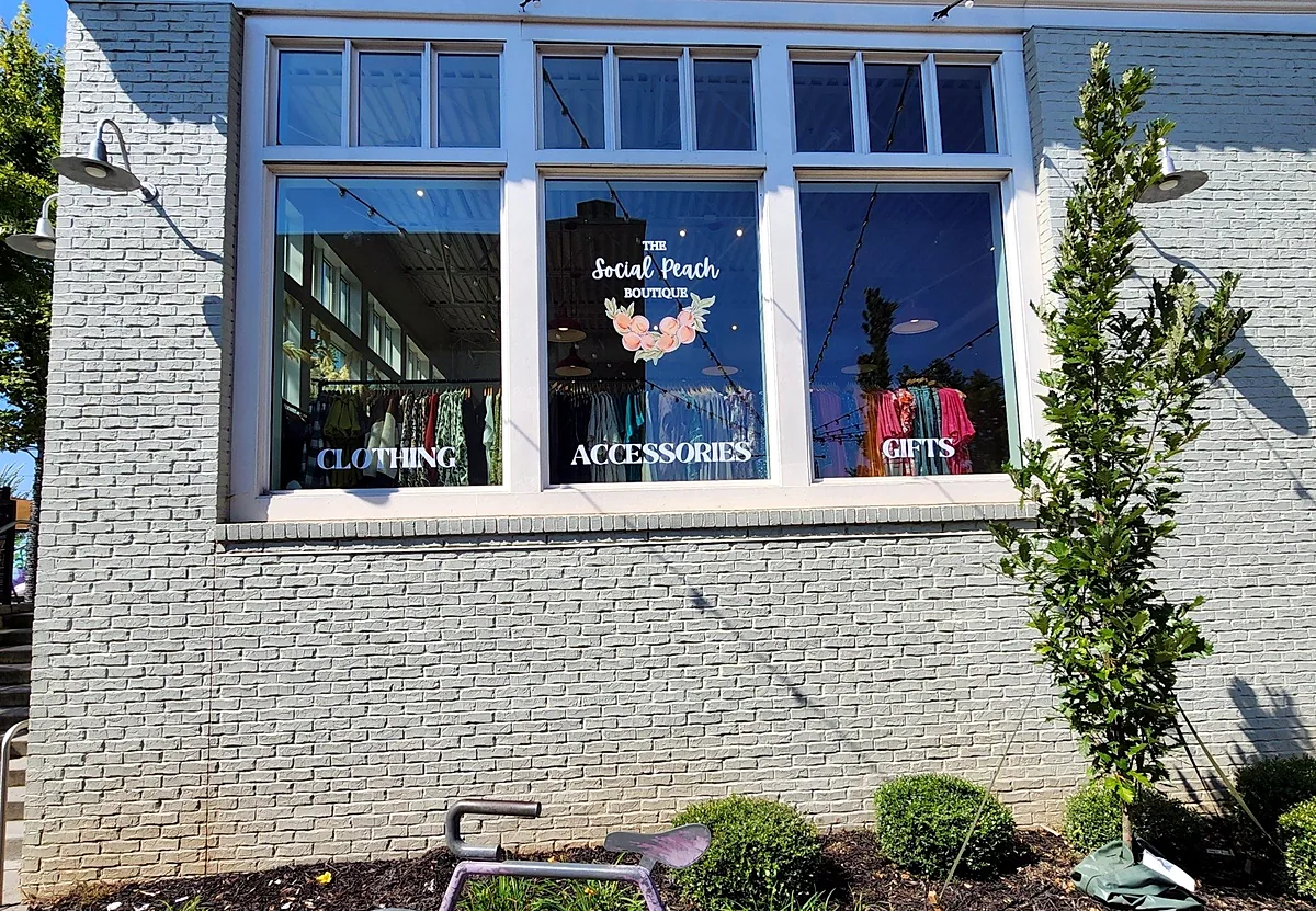 Window vinyl lettering on The Social Peach Boutique storefront