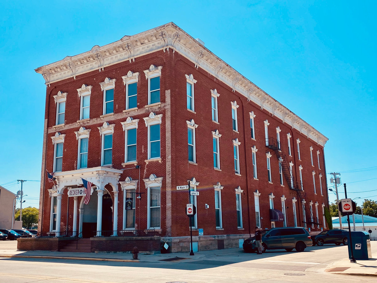 Decker Hotel