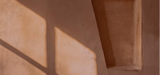 Architecture géométrique et jeux de lumière