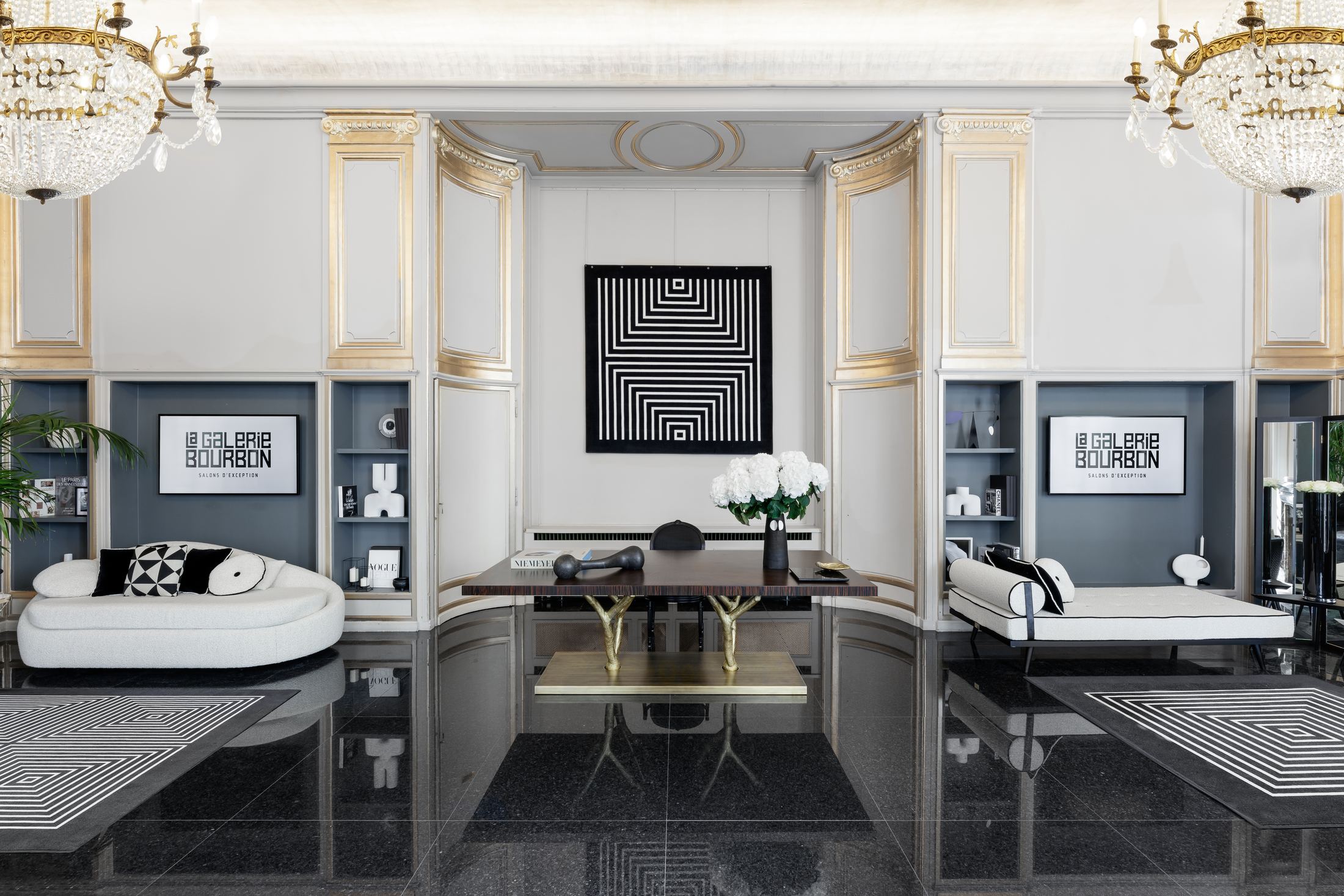 Le Salon d'Argent de la Galerie Bourbon, marbre noir, lustres en cristal et mobilier contemporain