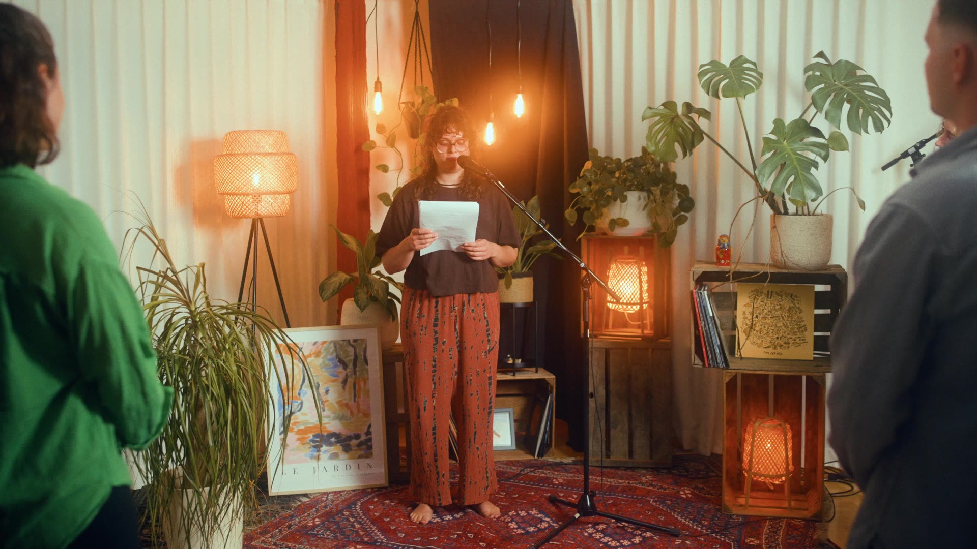 MELINDA trägt ihren Poetry Slam bei den KFB Sessions vor