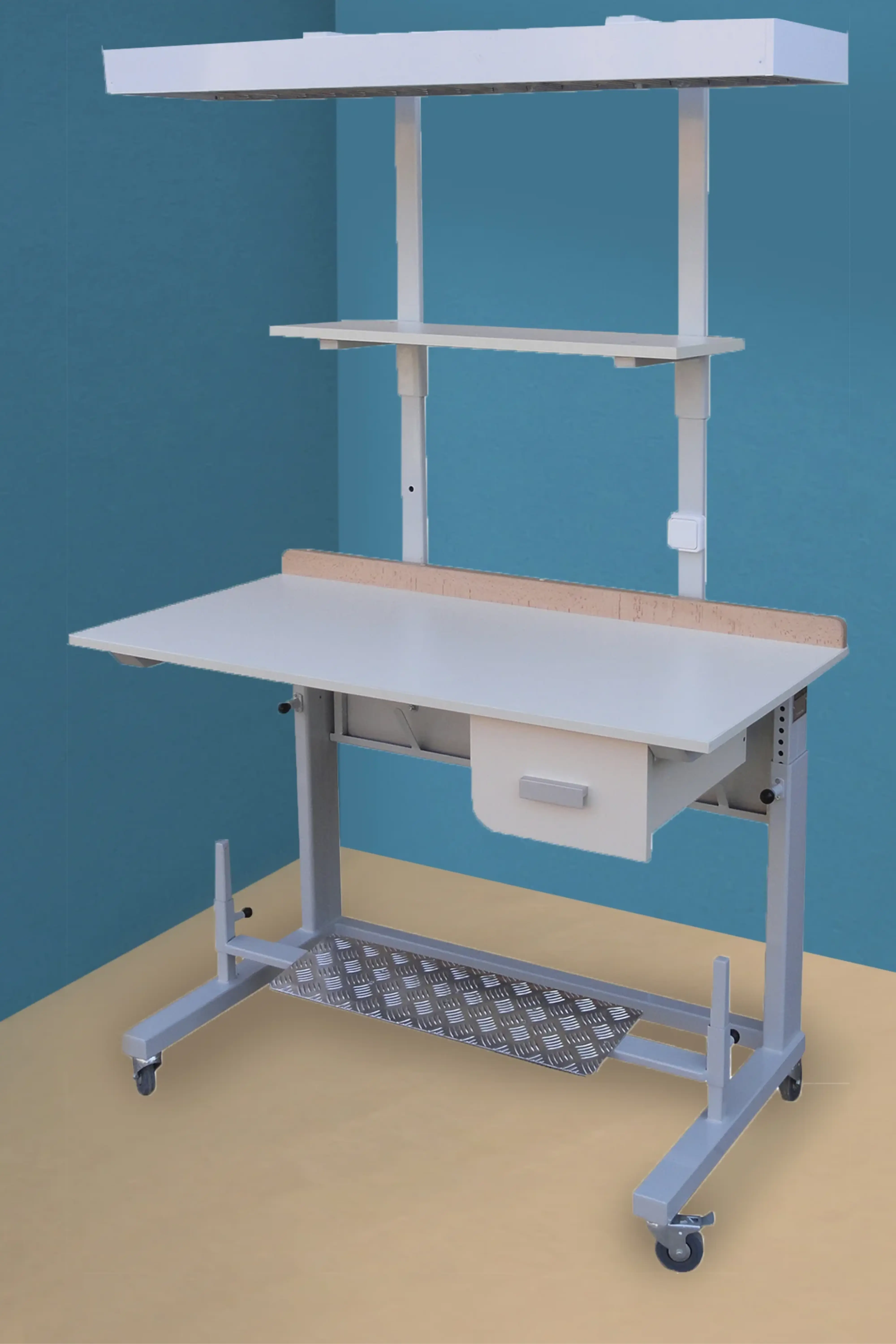 Table de travail à réglage manuel avec étagère et lampe, 1200 x 600 mm