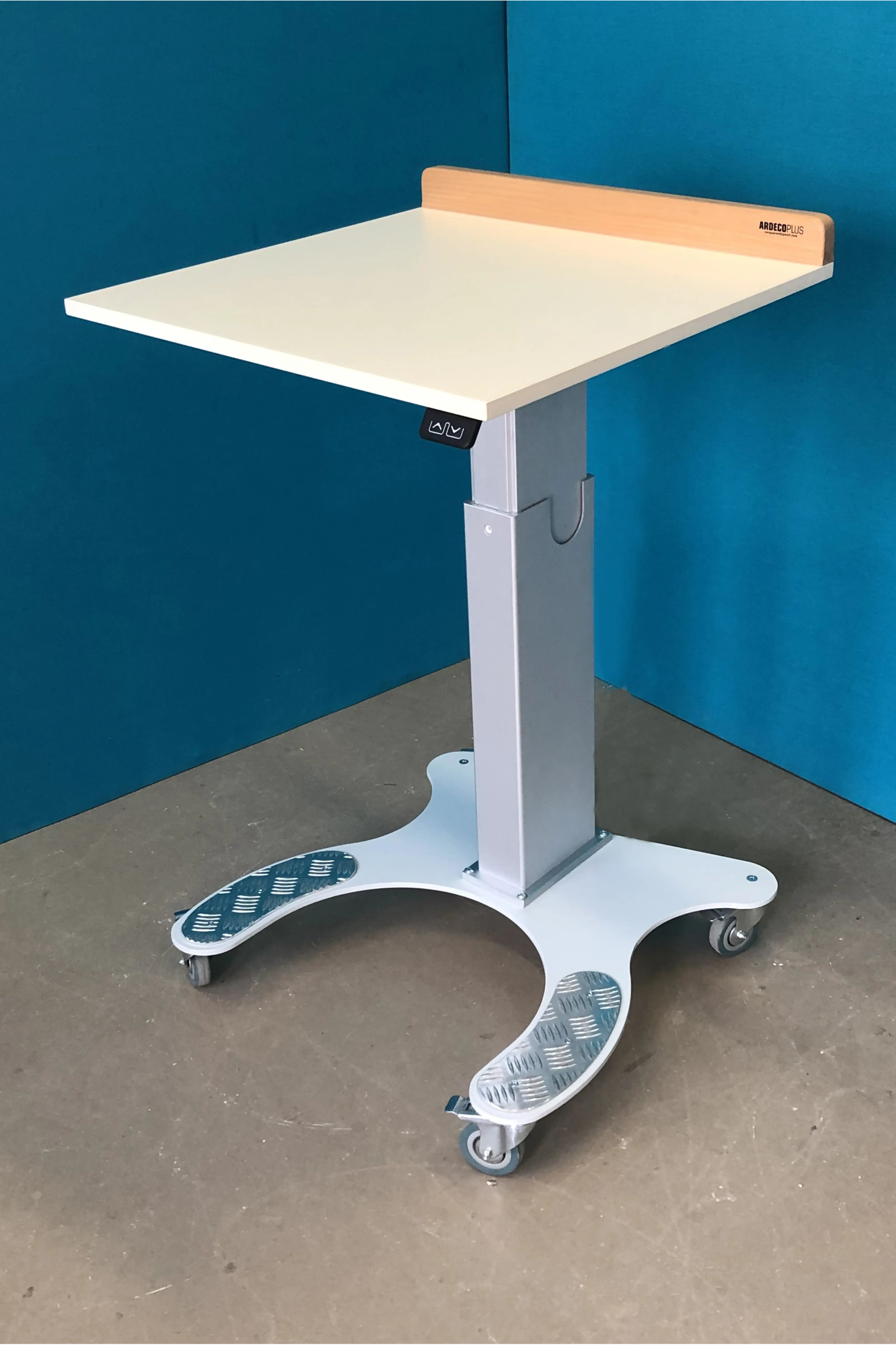 Table de travail électrique réglable 600 x 600 mm