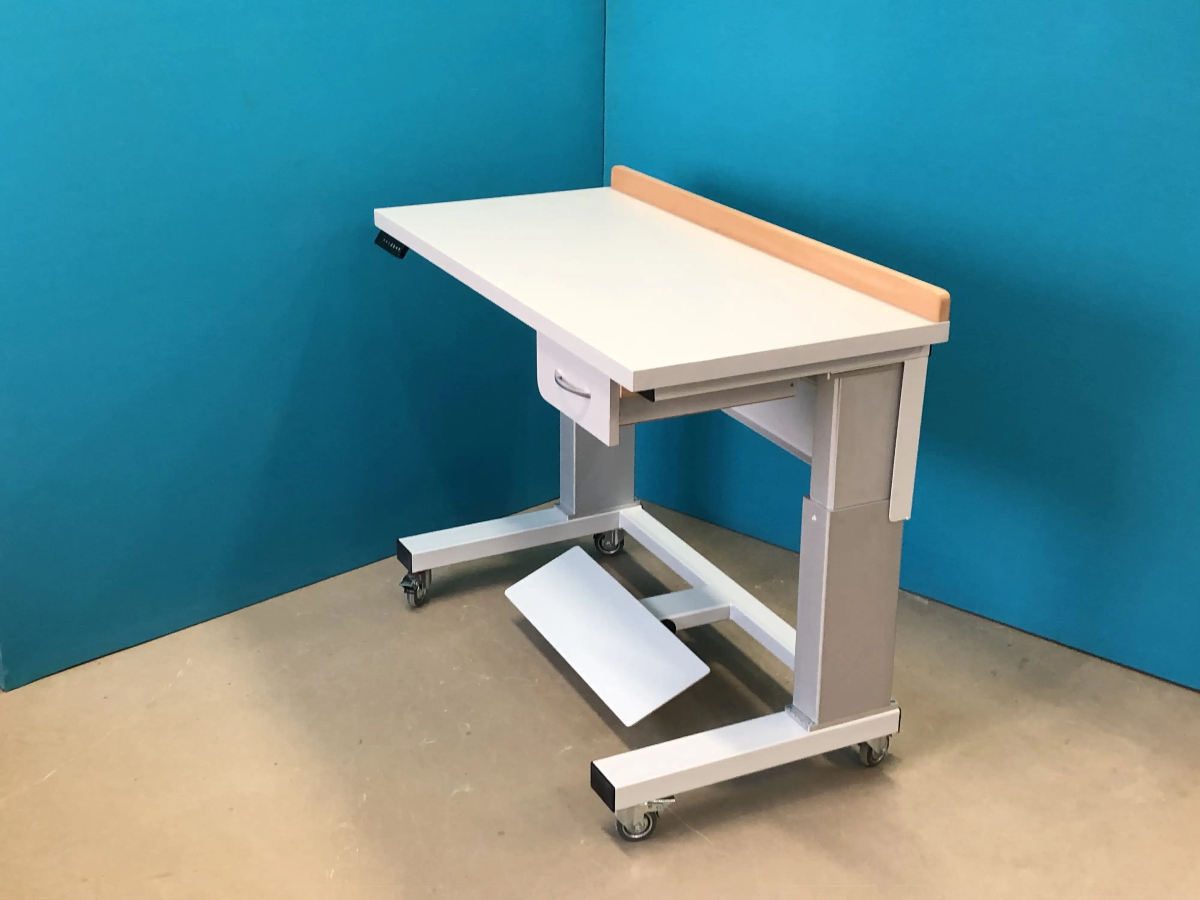 Table de travail électrique réglable 1200 x 600 mm
