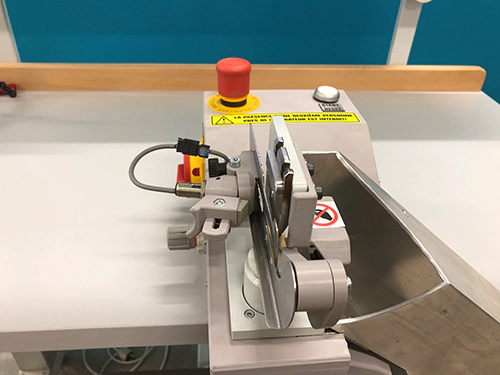 Machine à couper les toron