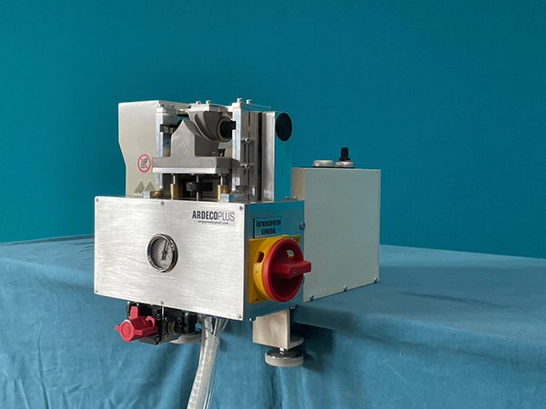 Máquina de encolado de costuras