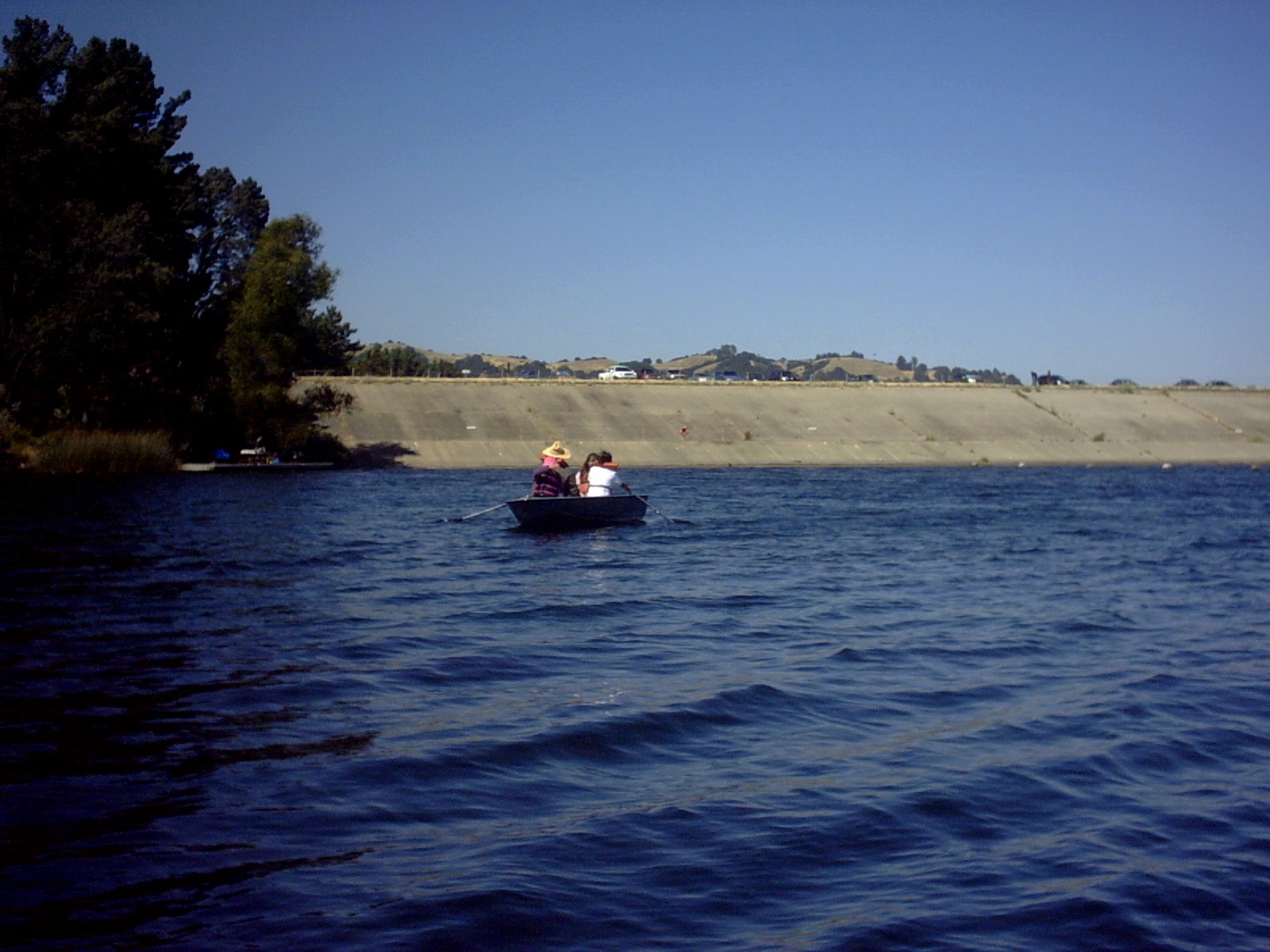 Lafayette Reservoir on the Lafayette-Orinda border. Photo: Hno3, public domain