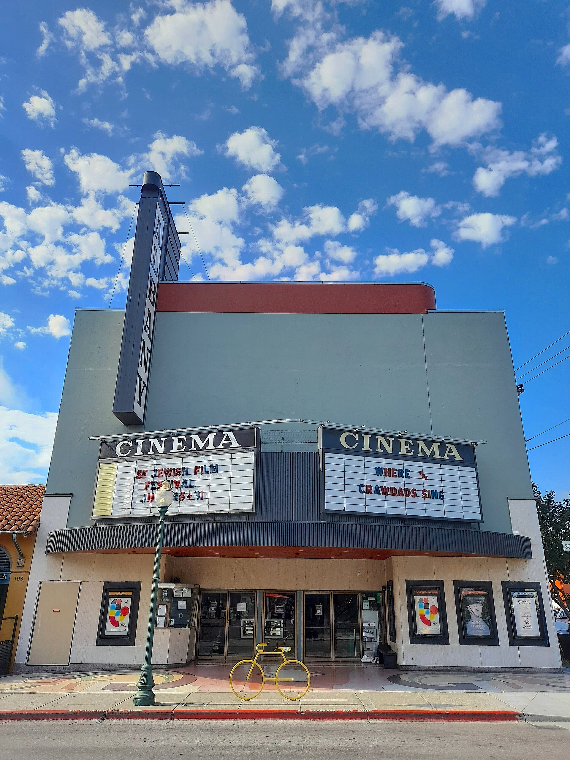 The Albany Twin theater on Solano Avenue. Photo: Luiscomplu, CC BY-SA 4.0