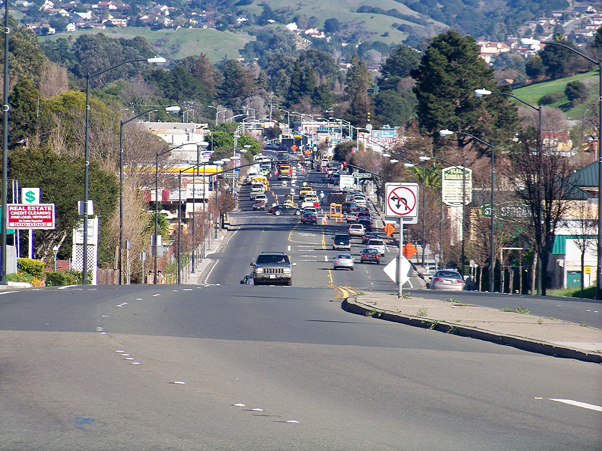 San Pablo Dam Road through El Sobrante. Photo: Coro, CC BY-SA 3.0