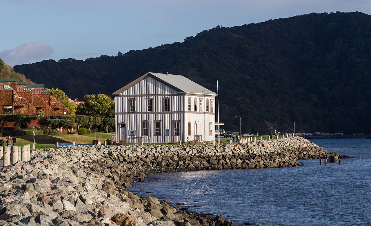 The Railroad and Ferry Depot Museum on the Tiburon waterfront. Photo: Frank Schulenburg, CC BY-SA 3.0