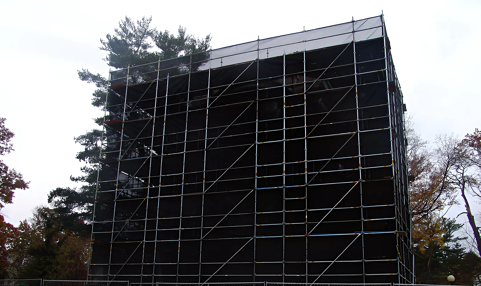 Scaffolding, sidewalk bridges & hoisting