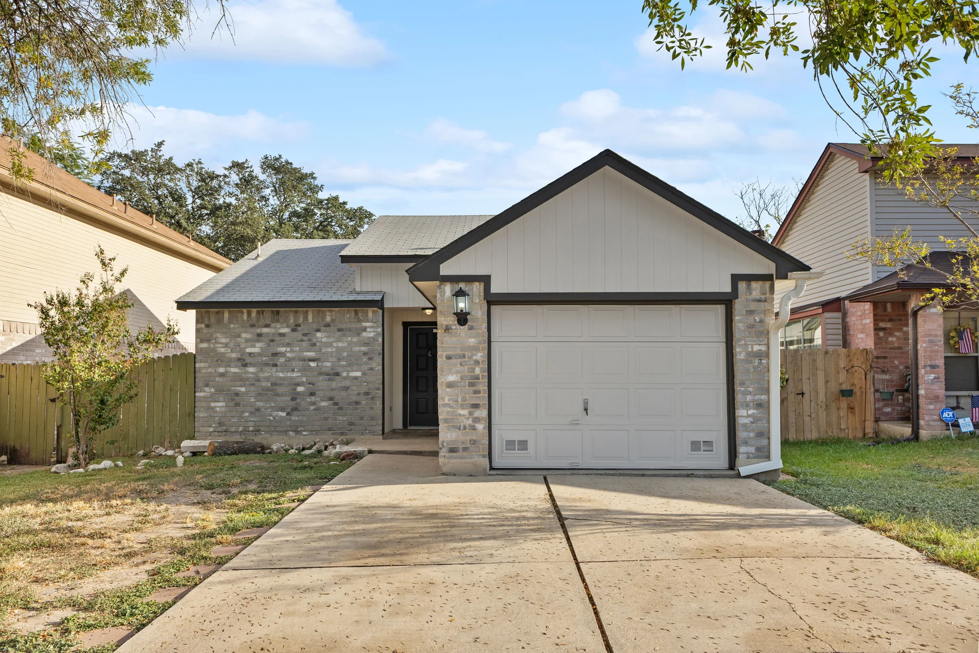 11342 Crescent Peak — Front exterior