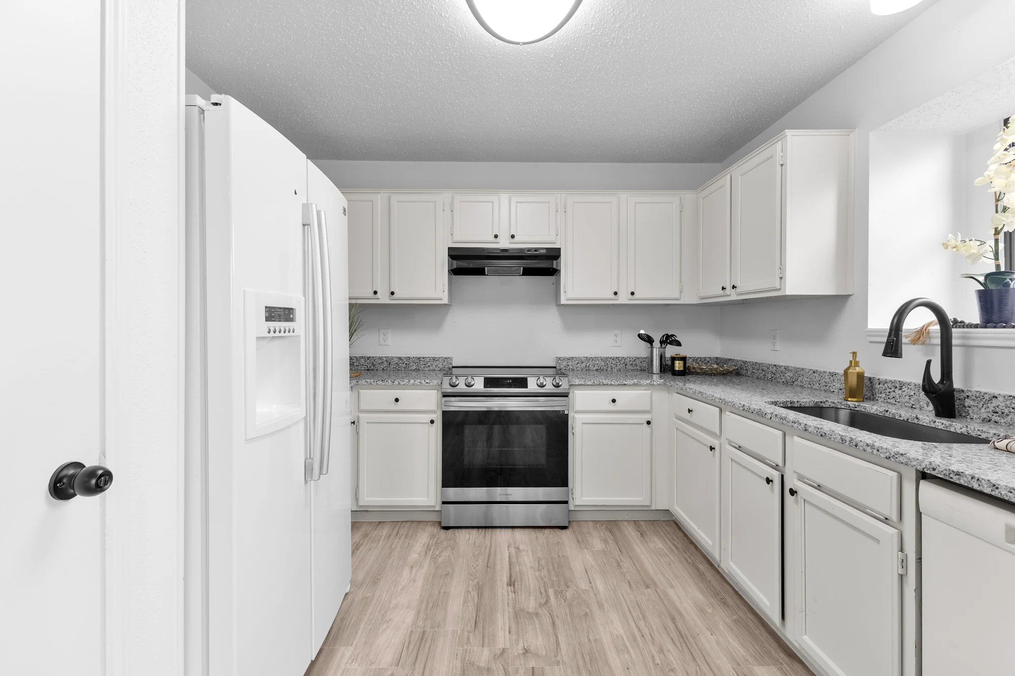 11342 Crescent Peak — Kitchen