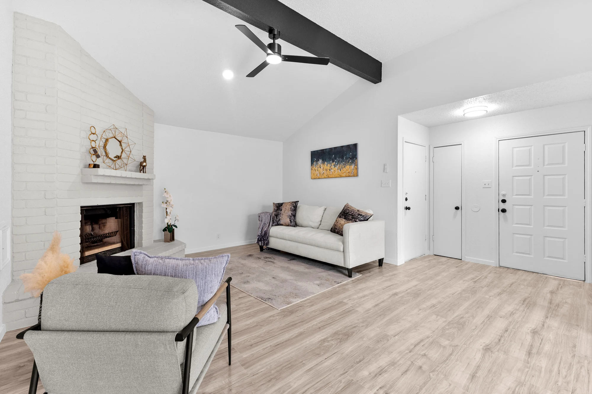 11342 Crescent Peak — Living room