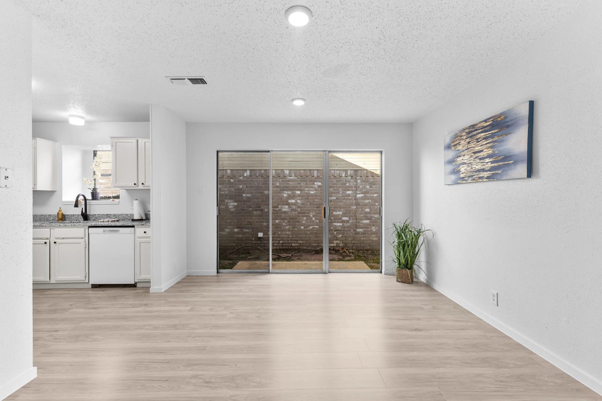 11342 Crescent Peak — Dining and kitchen view