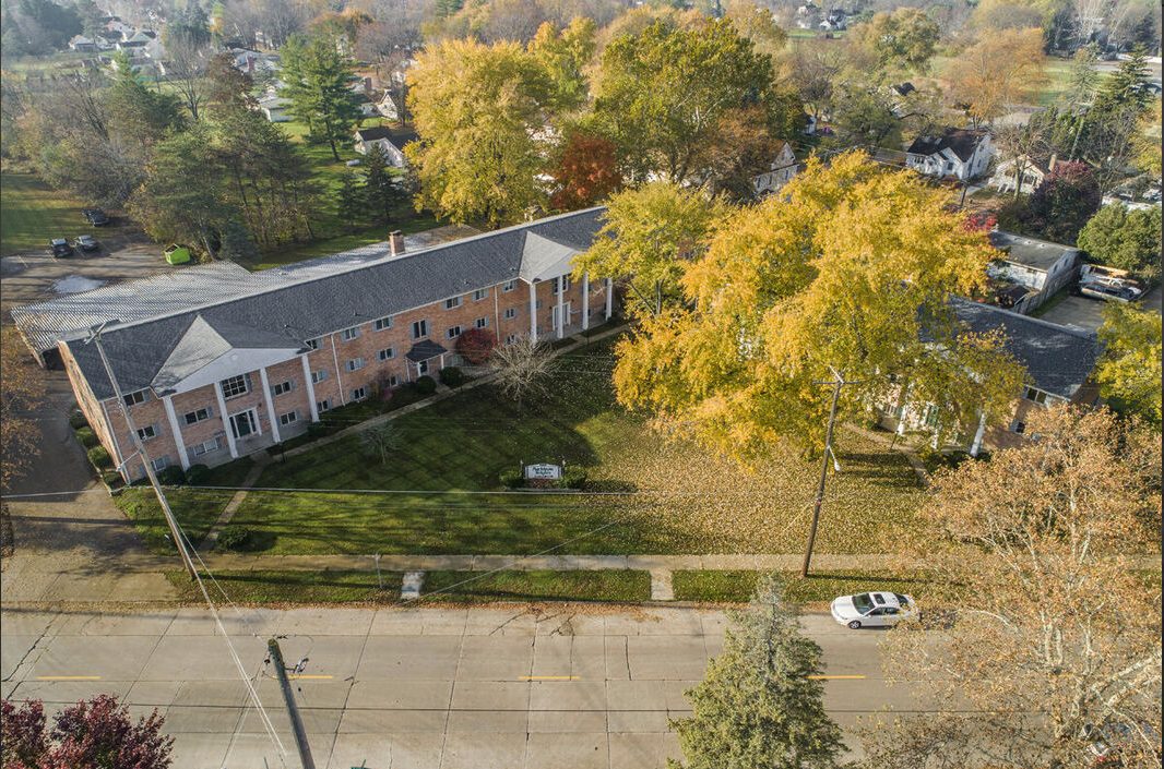 Mackinaw Heights Apartments, Saginaw, MI, upper view of building