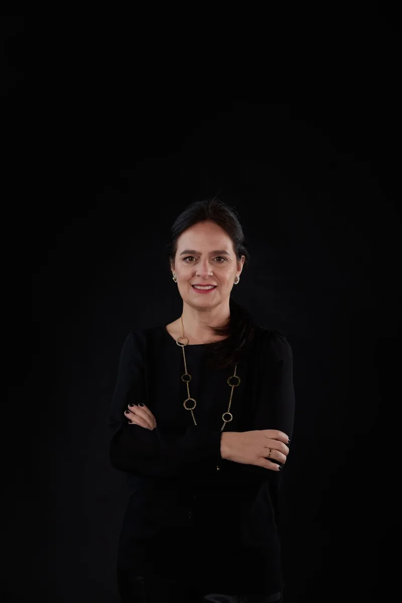 Executive portrait by Leslie Gabaldon Photography