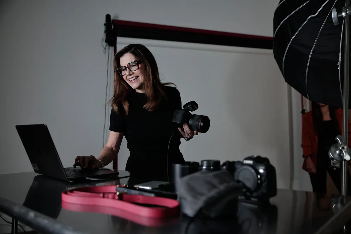 Leslie Gabaldon photographing an executive portrait session