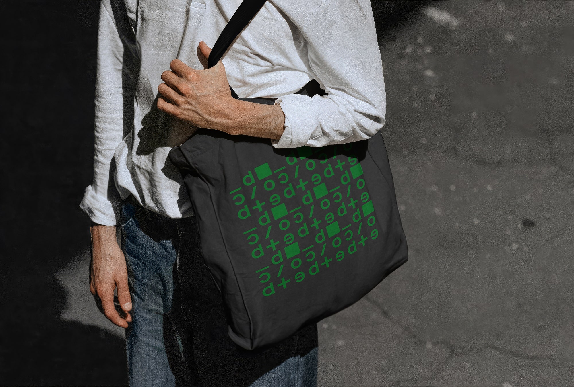 Decode tote bag with logo on it