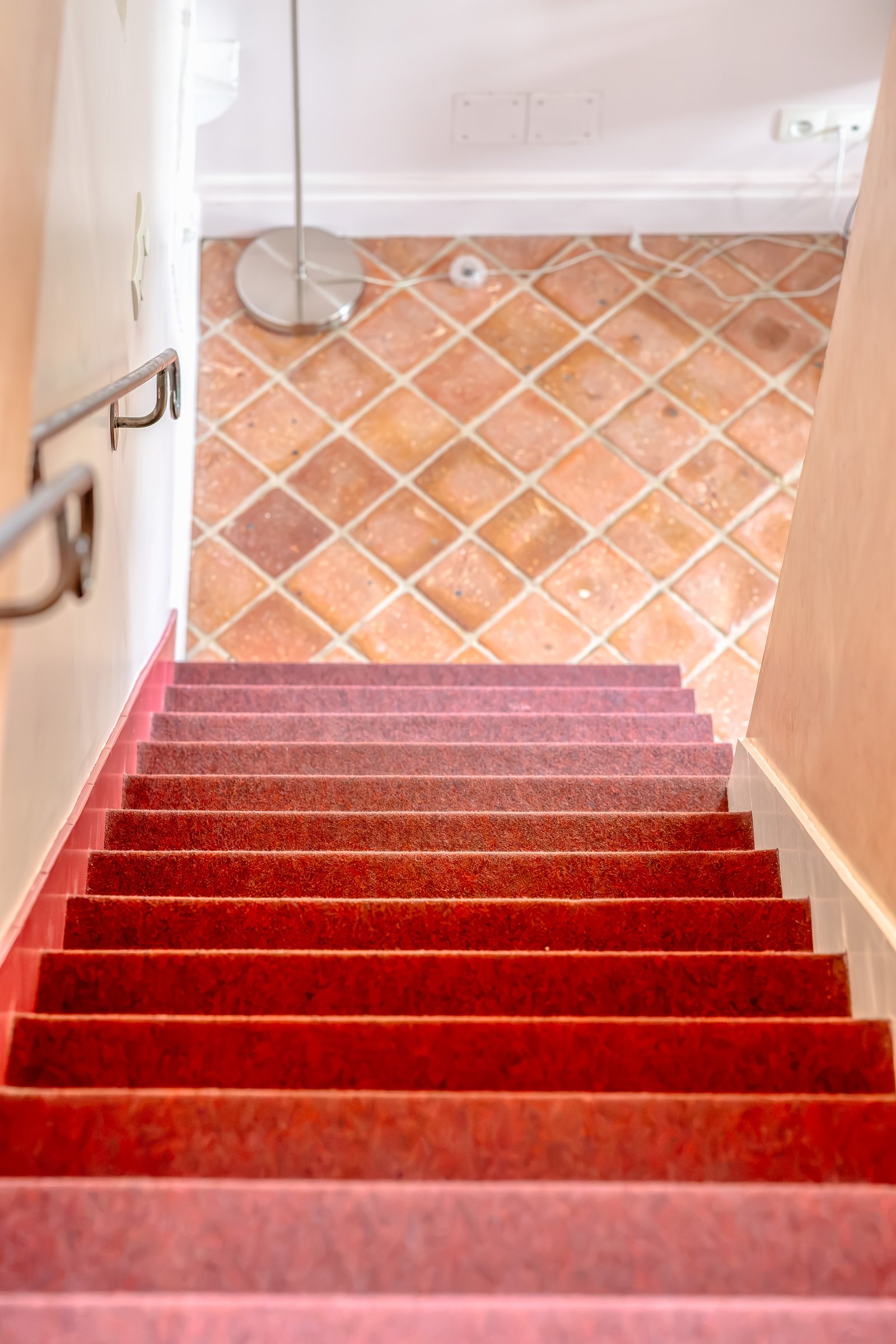 Petit duplex mansardé, l'escalier très pentu