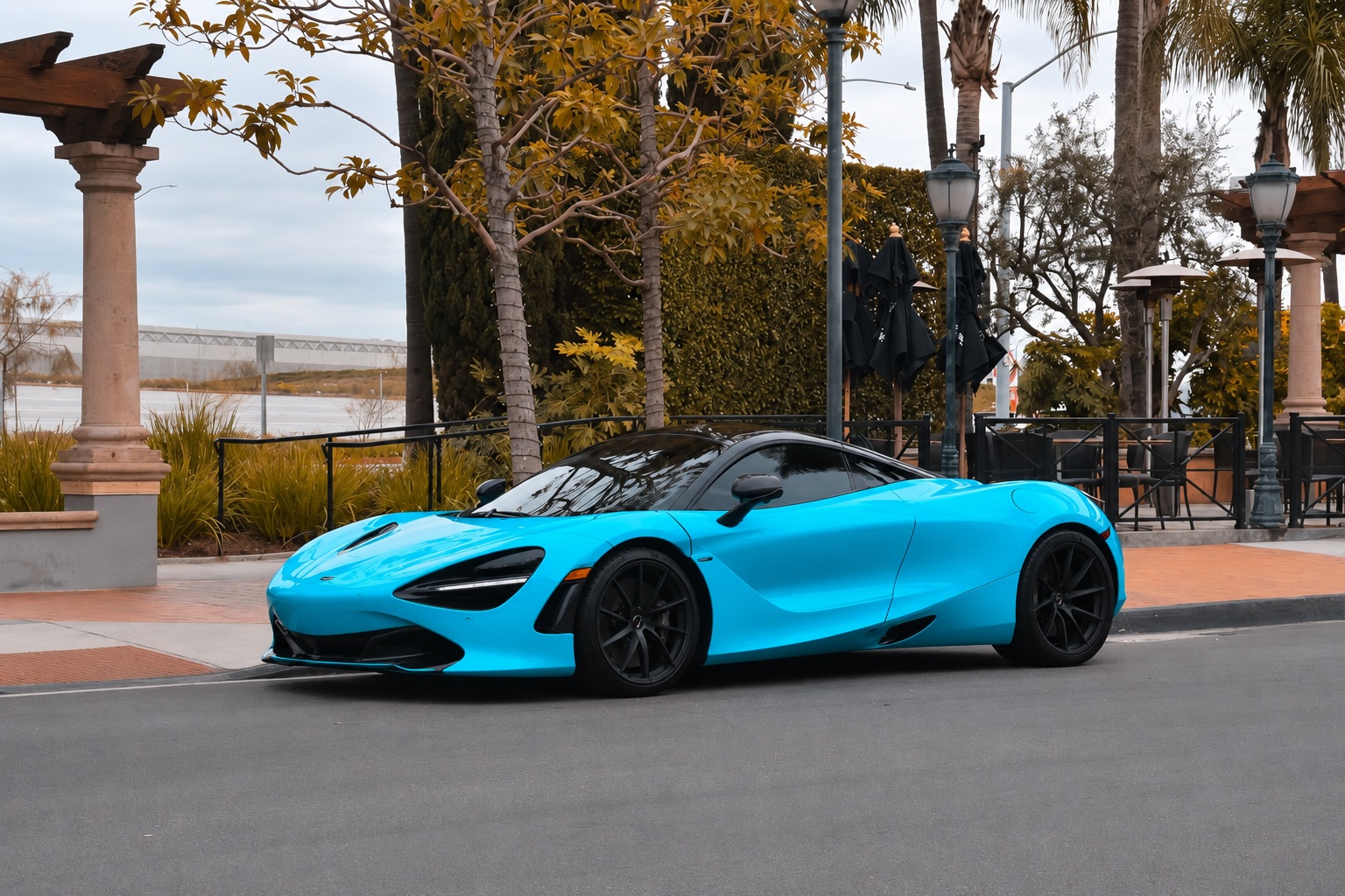 McLaren 720S available to rent with delivery in Southern California
