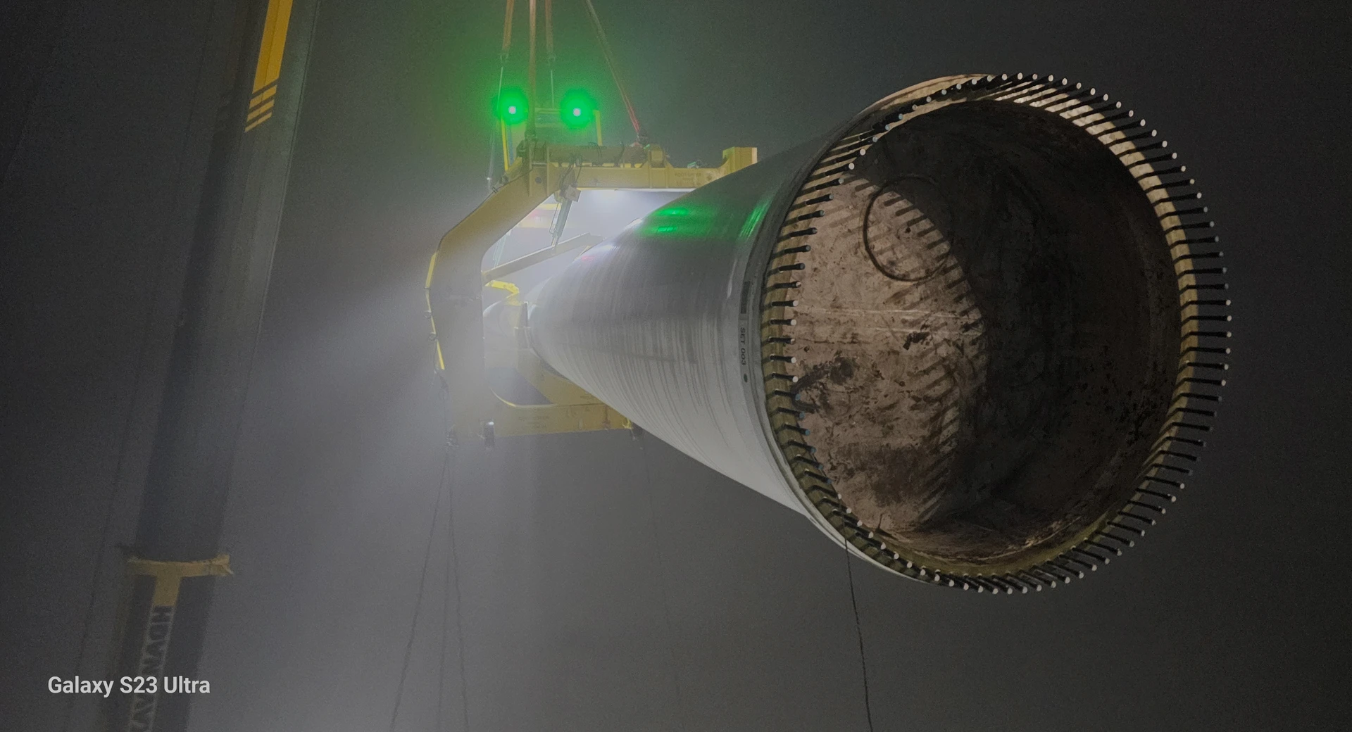 Offshore blade dismantling 