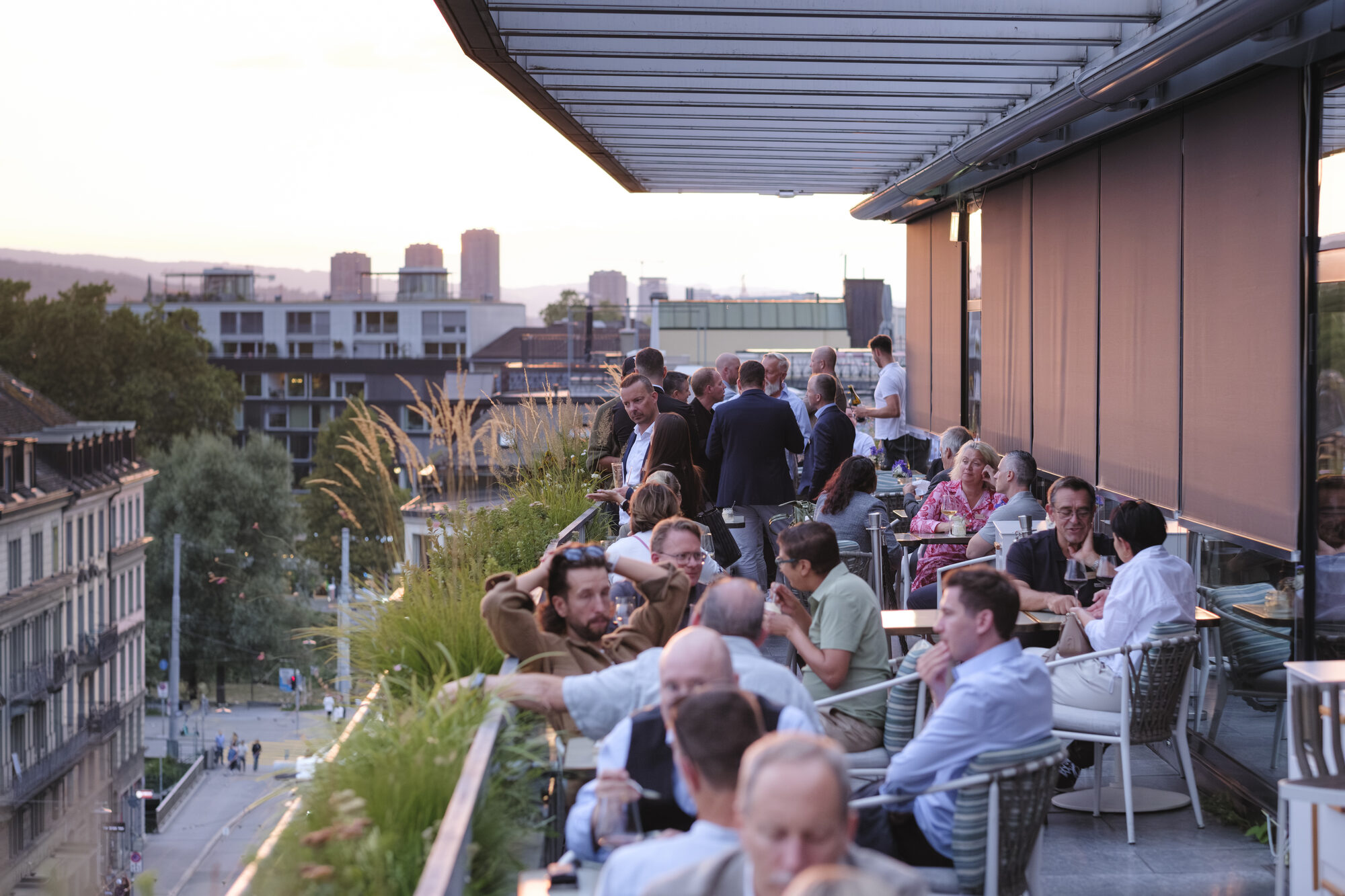 Dachterrasse mit Blick über Zürich beim Anlass von Hogalog