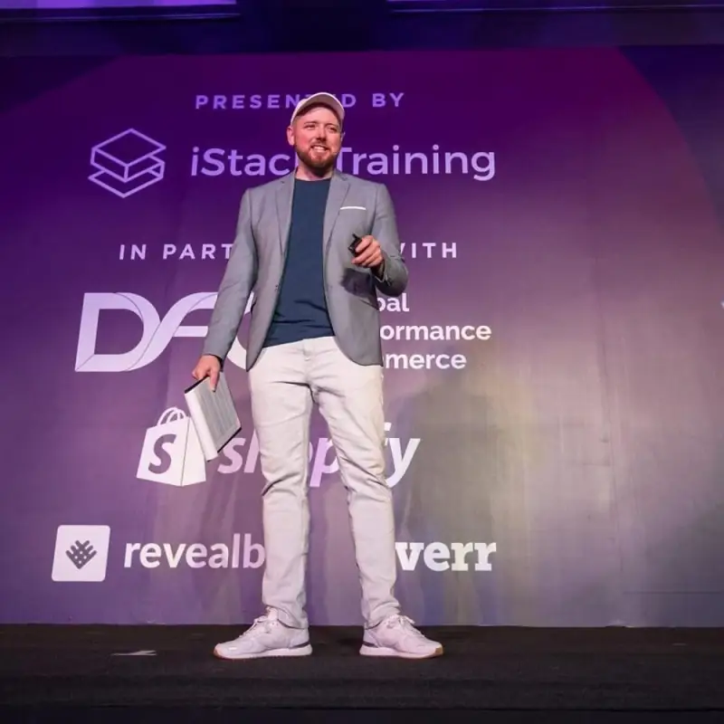 Eric Dyck on stage at an ecommerce event in Barcelona in 2018