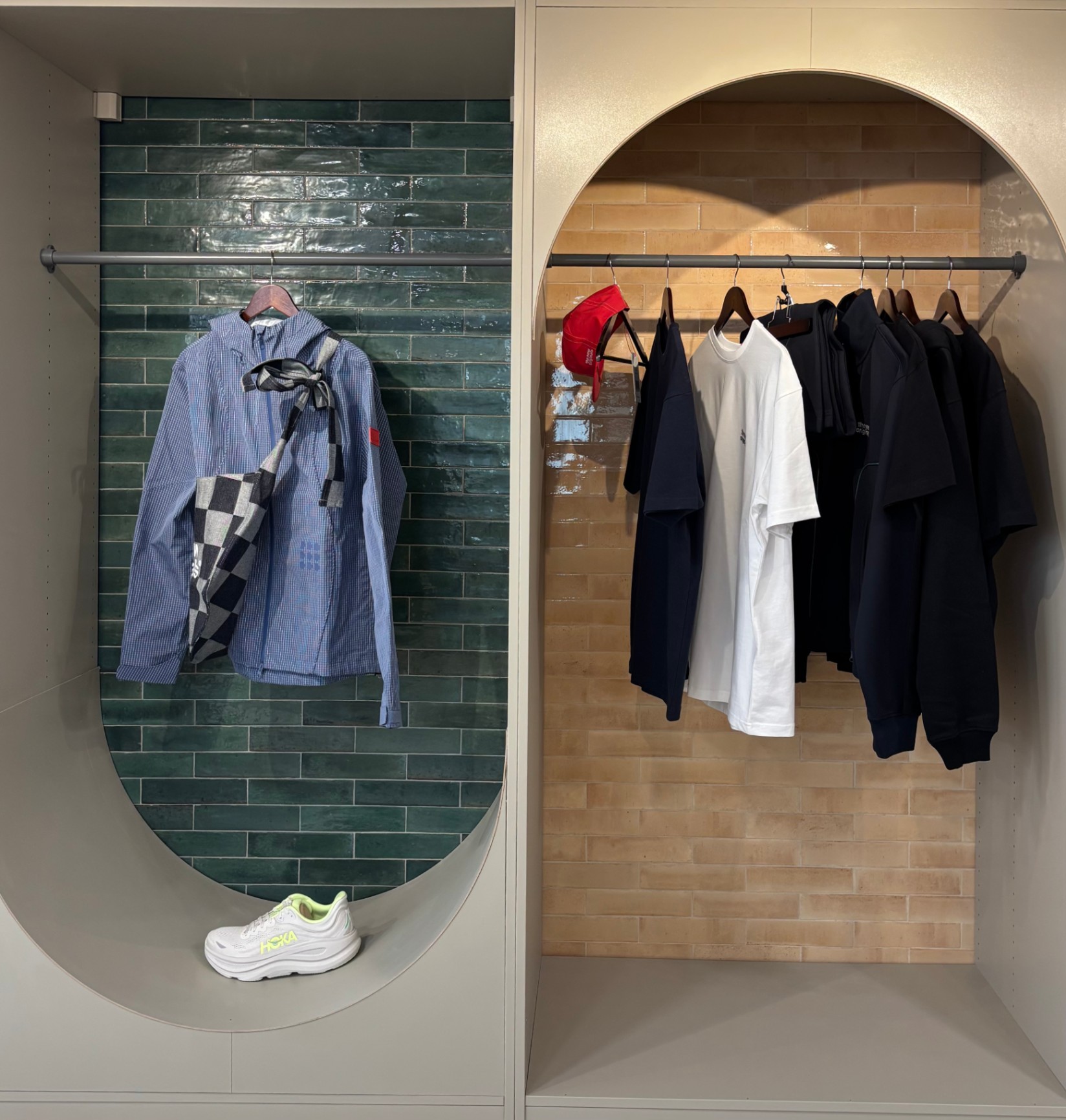 Rénovation d’un concept store à Menton : élégance contemporaine, mode et café