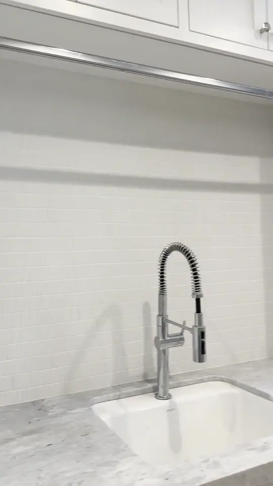 Kitchens & backsplashes portfolio example