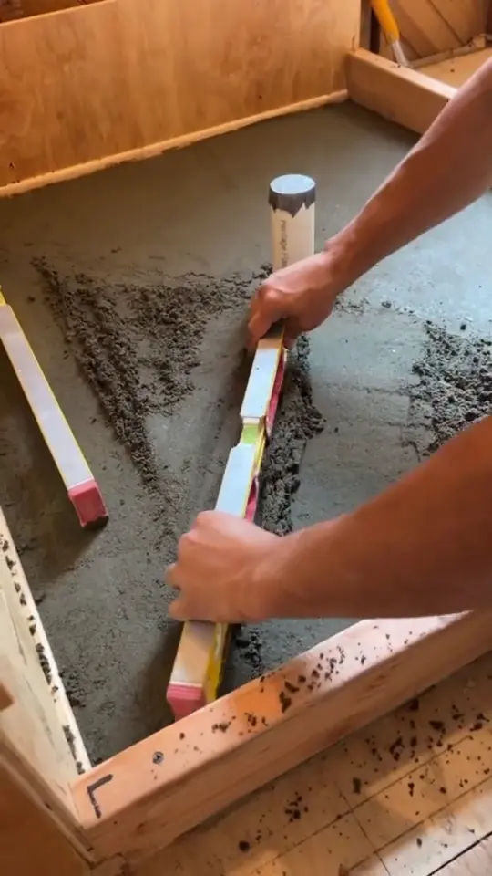 Packing & finishing a mud bed