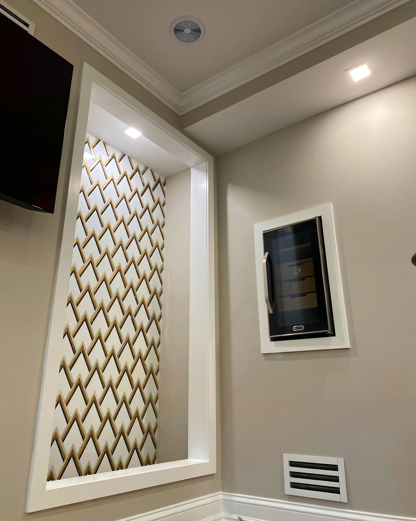 Bar & lounge mosaic feature